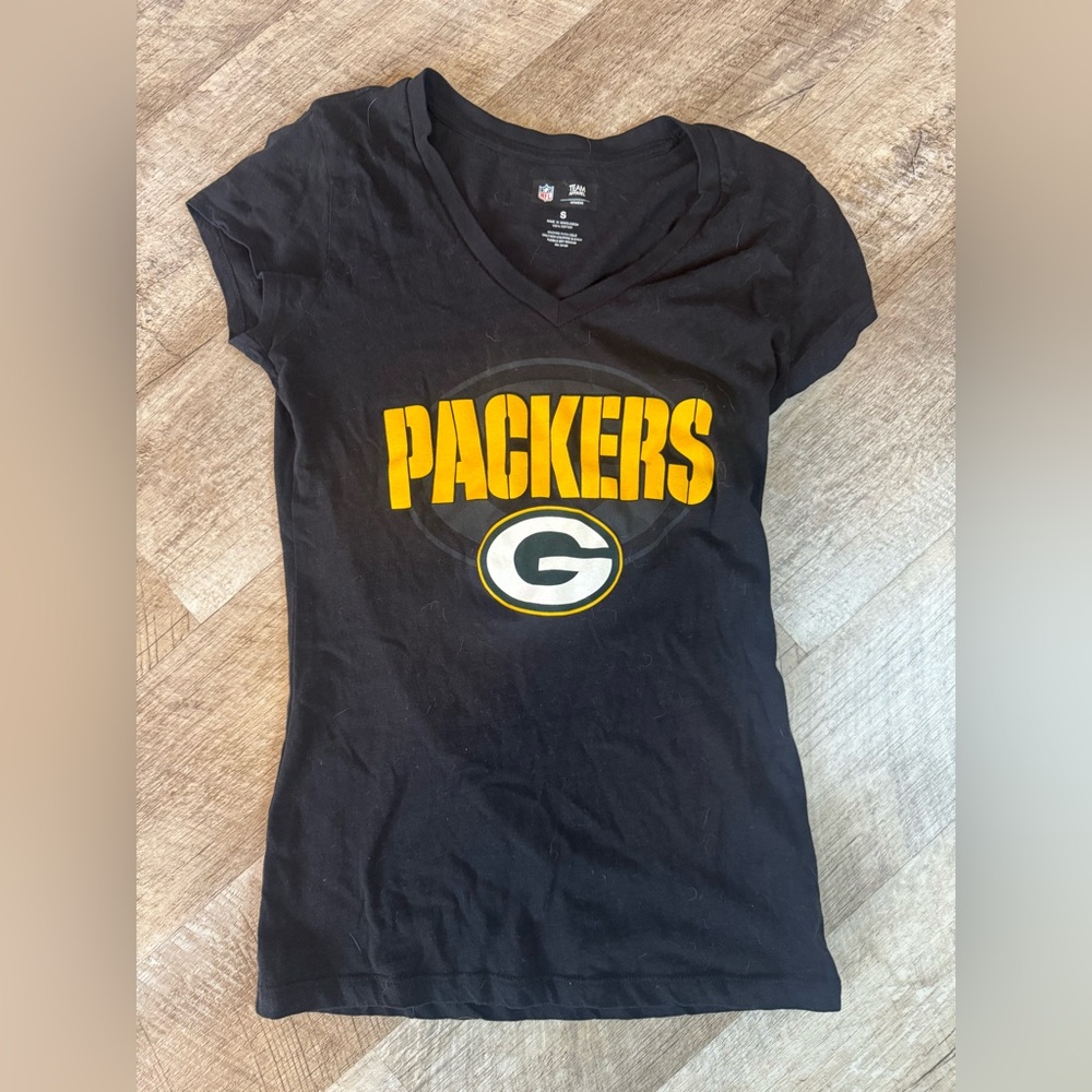 NFL Green Bay Packers size SMALL V-neck ladies t-shirt